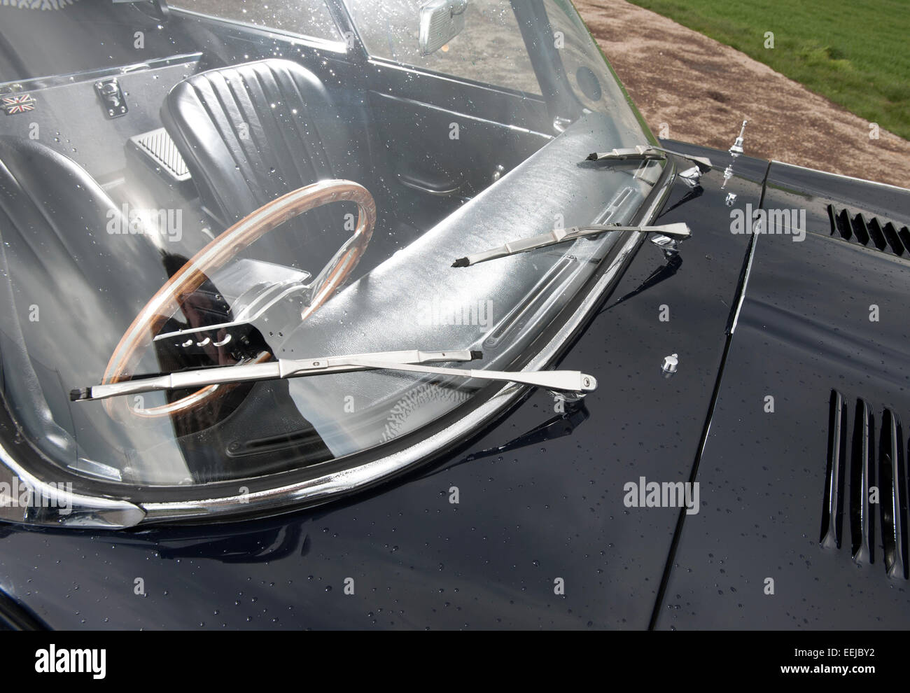How To Change Windscreen Wipers On Jaguar Xe at Kerry Langlois blog