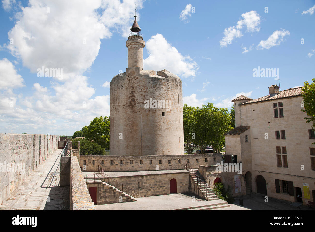 tour-de-constance-and-ancient-walls-aigues-mortes-camargue-provence