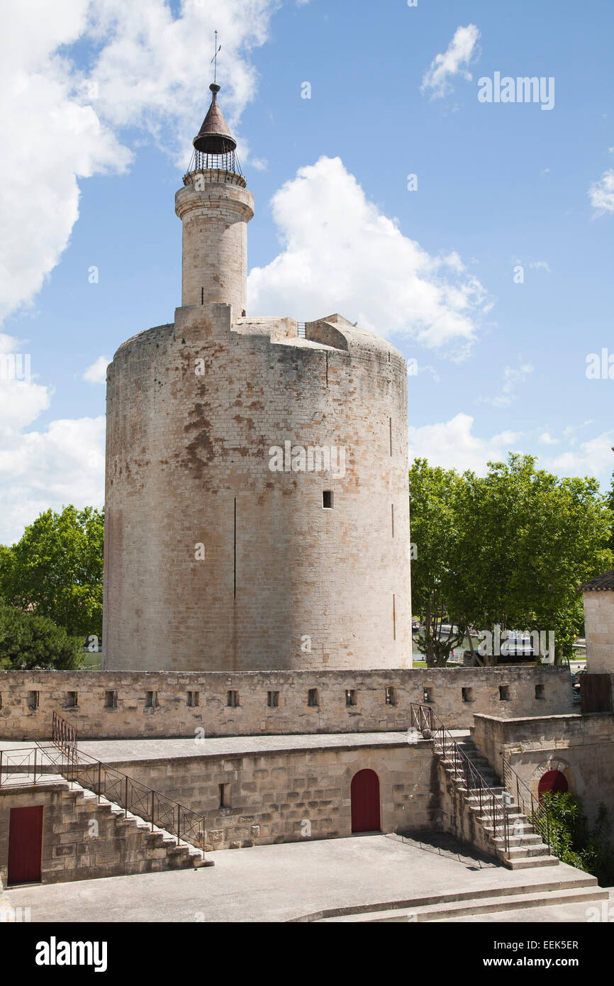 tour-de-constance-and-ancient-walls-aigues-mortes-camargue-provence
