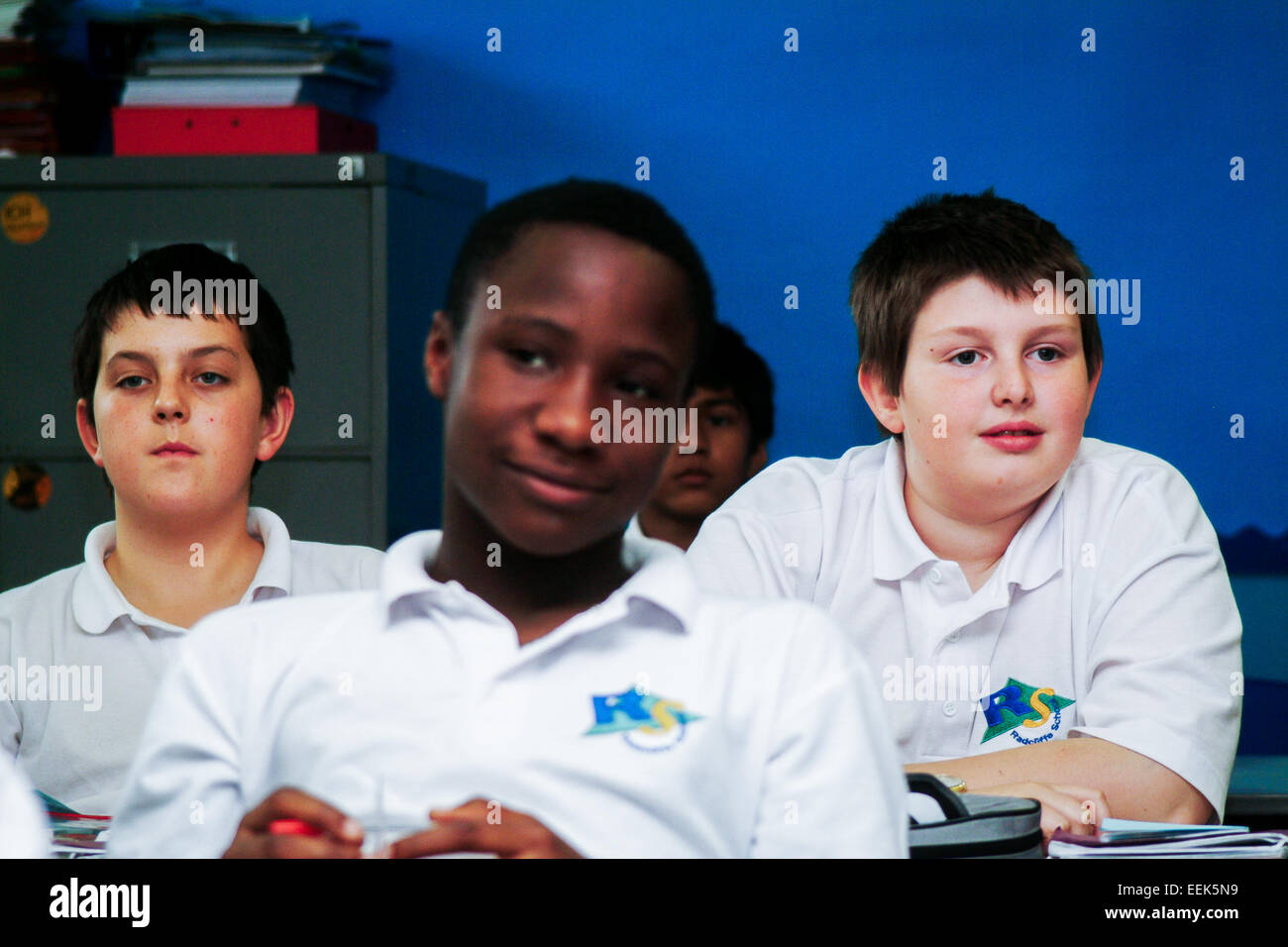 Secondary school pupils listening uk hires stock photography and