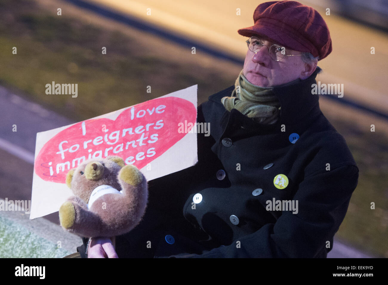 Berlin, Germany. 19th Jan, 2015. A counter-demonstrator protests against the Islam-critical movement 'Baergida' (Berliner Patriots against the Islamization of the West) with the slogan 'acting together against racist agitation and social exclusion' at the federal chancellery in Berlin, Germany, 19 January 2015. Photo: MAURIZIO GAMBARINI/dpa/Alamy Live News Stock Photo