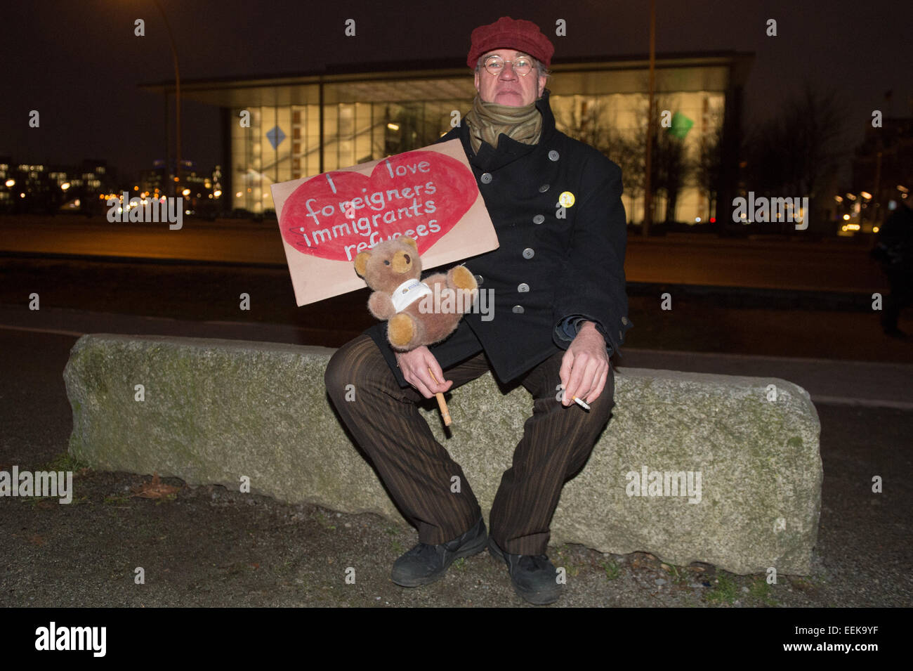 Berlin, Germany. 19th Jan, 2015. A counter-demonstrator protests against the Islam-critical movement 'Baergida' (Berliner Patriots against the Islamization of the West) with the slogan 'acting together against racist agitation and social exclusion' at the federal chancellery in Berlin, Germany, 19 January 2015. Photo: MAURIZIO GAMBARINI/dpa/Alamy Live News Stock Photo