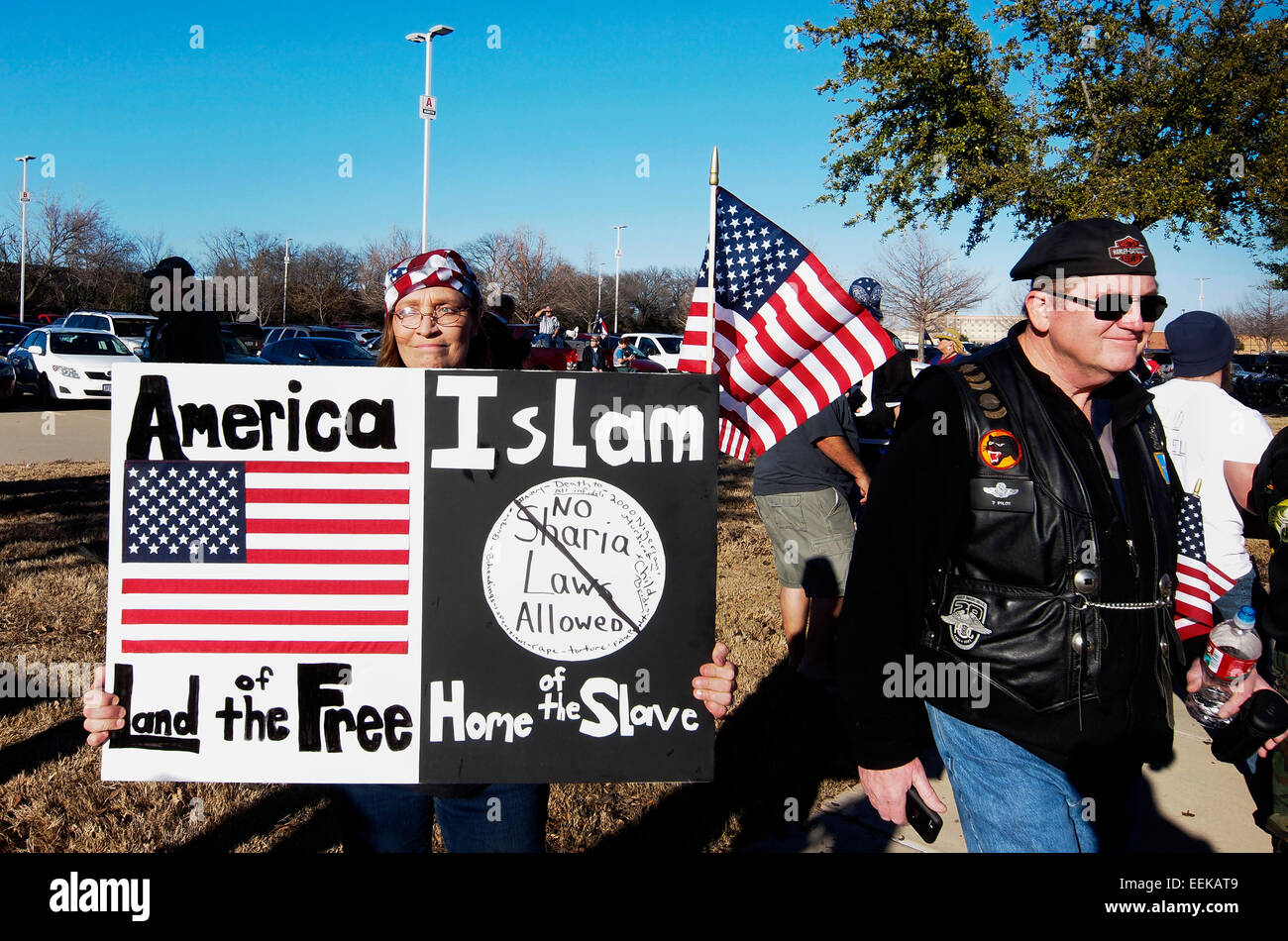 Garland, Texas, USA - 17/01/2015 - Muslim Alliance holds a seminar Stand with the Prophet in Honor and Respect, in the Dallas suburb. Residents stood outside to express their feelings - Stock Photo