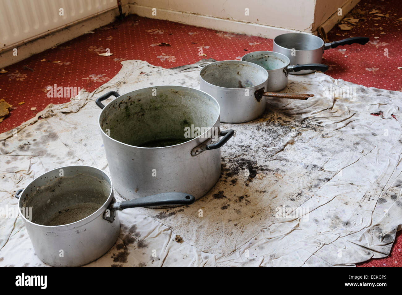 Filling water pot hires stock photography and images Alamy
