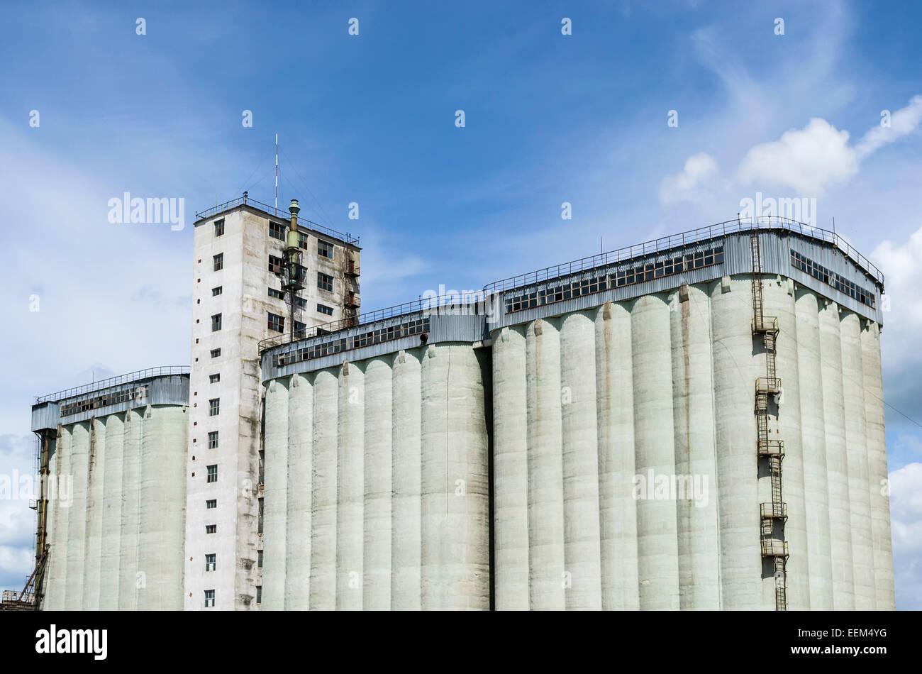 High capacity concrete silo building for grain storage Stock Photo - Alamy