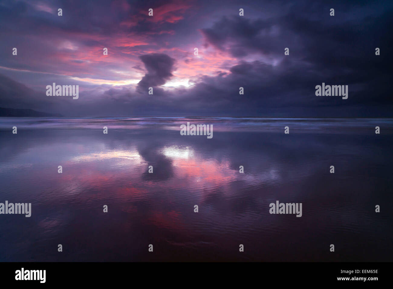 Purple sky reflected in water hi-res stock photography and images - Alamy