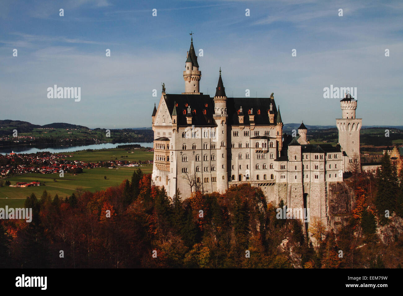 Castle in landscape hi-res stock photography and images - Alamy