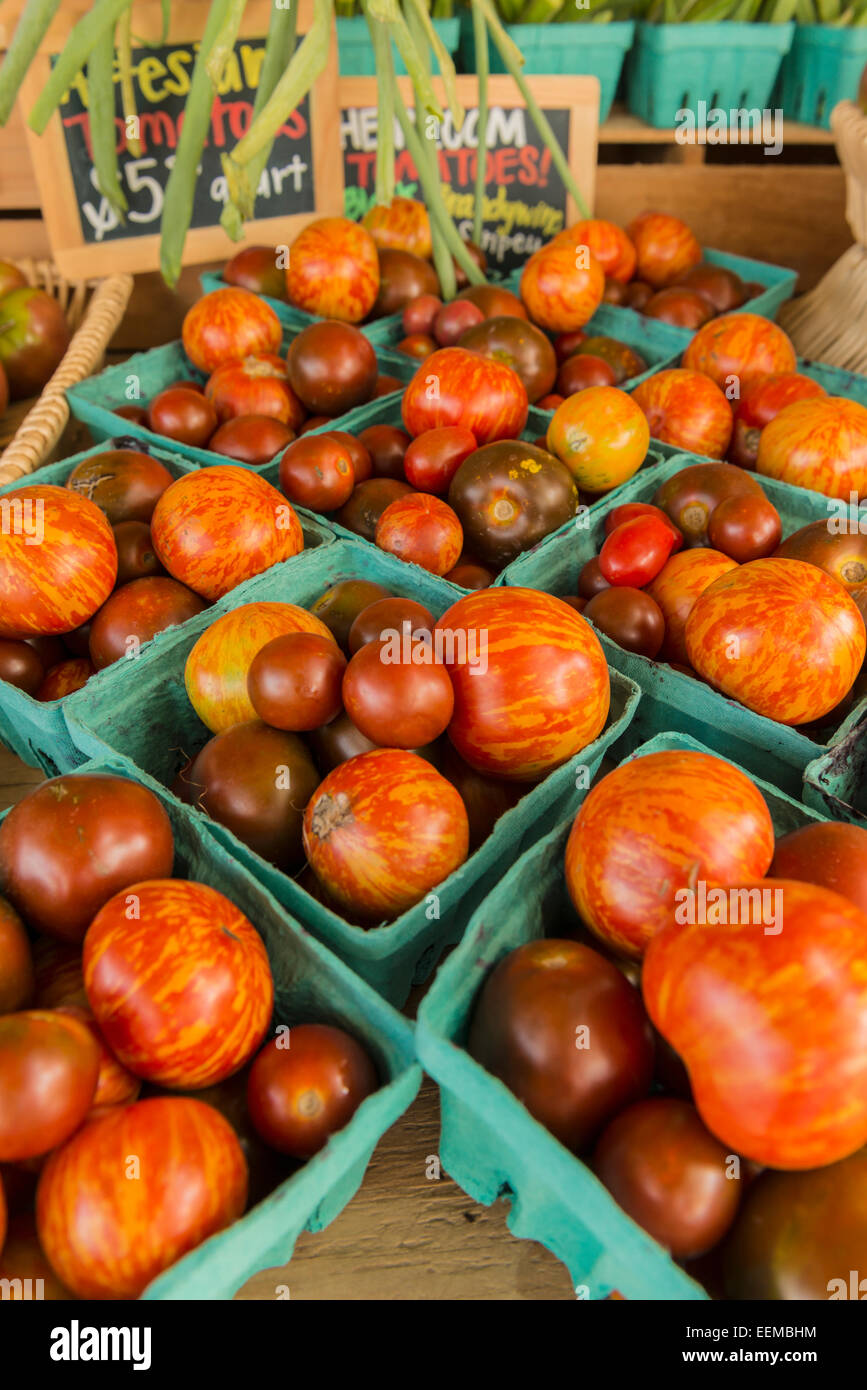 Variety of tomatoes at farmers market Stock Photo - Alamy