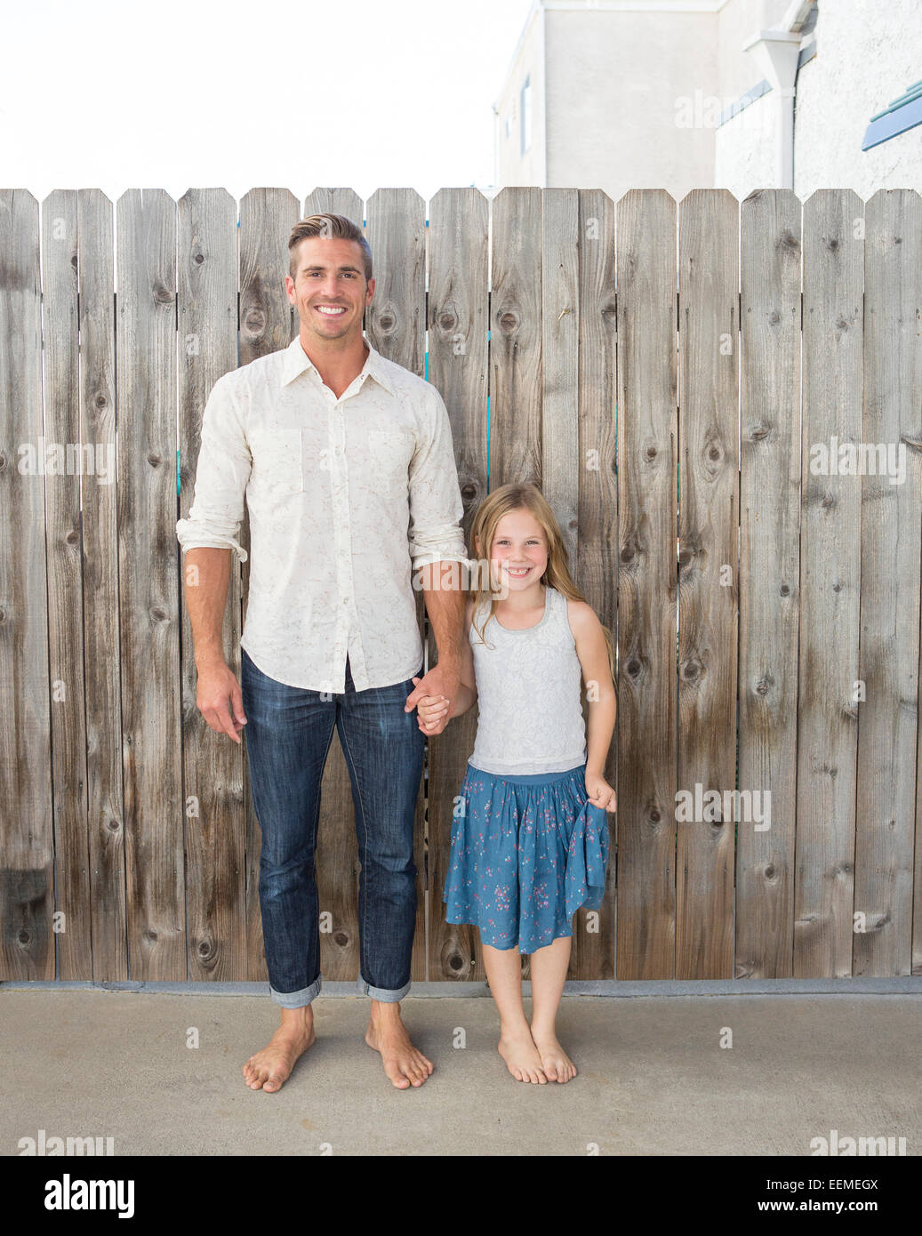 Father daughter holding hands hi-res stock photography and images - Alamy