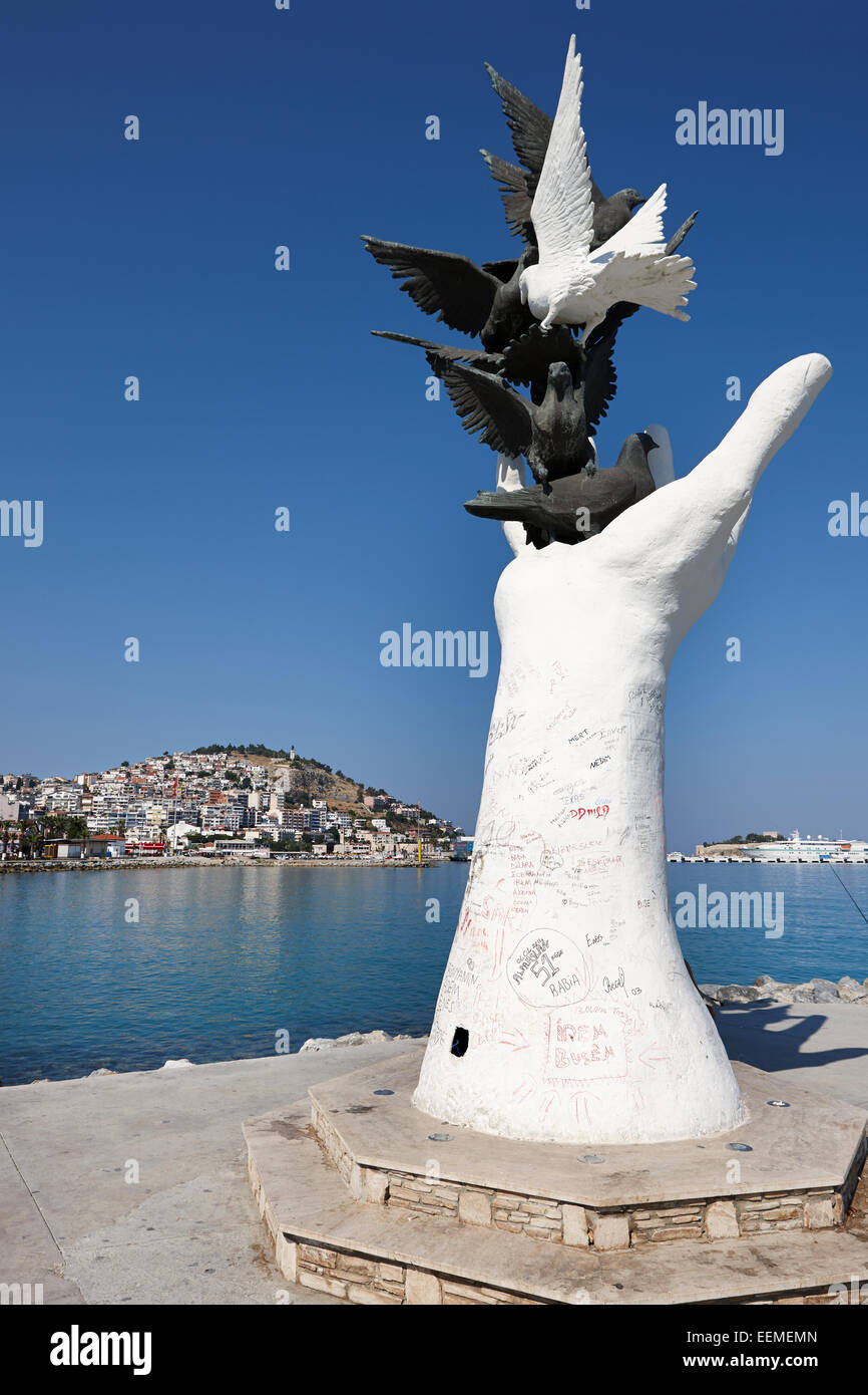 Turkey kusadasi hand peace sculpture hires stock photography and