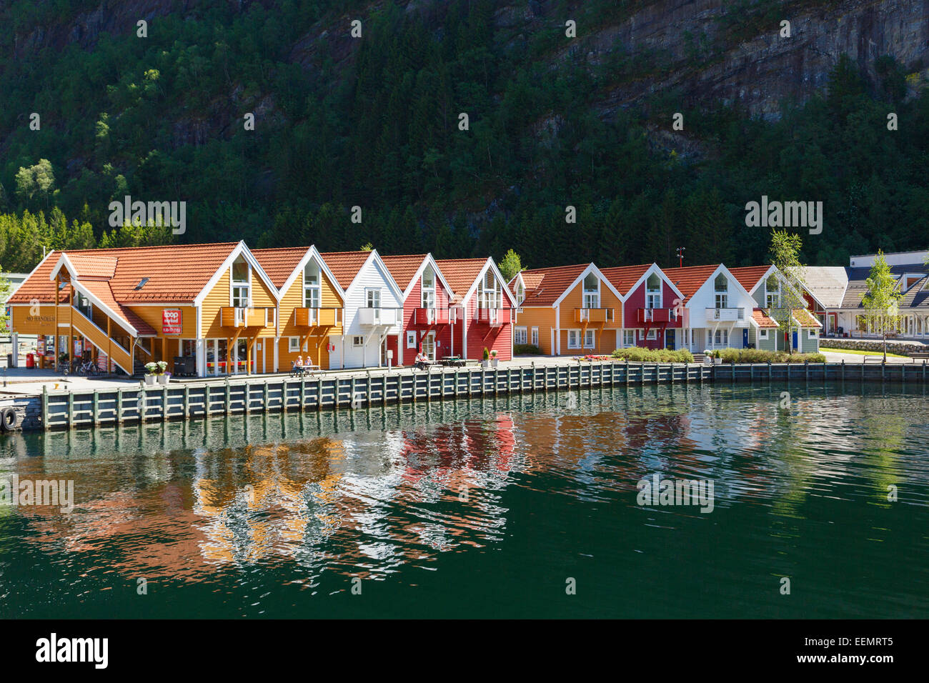 Colourful wooden houses along village waterfront at the end of Mofjorden. Mo, Modalen, Hordaland, Norway, Scandinavia Stock Photo