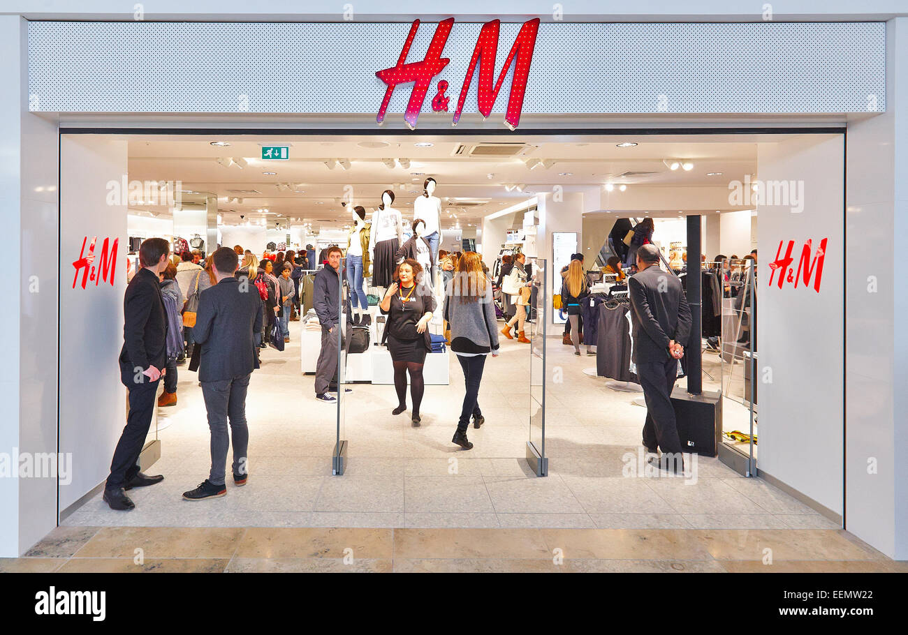 Exterior view of a new H&M store in the Clarendon Centre, Oxford Stock  Photo - Alamy