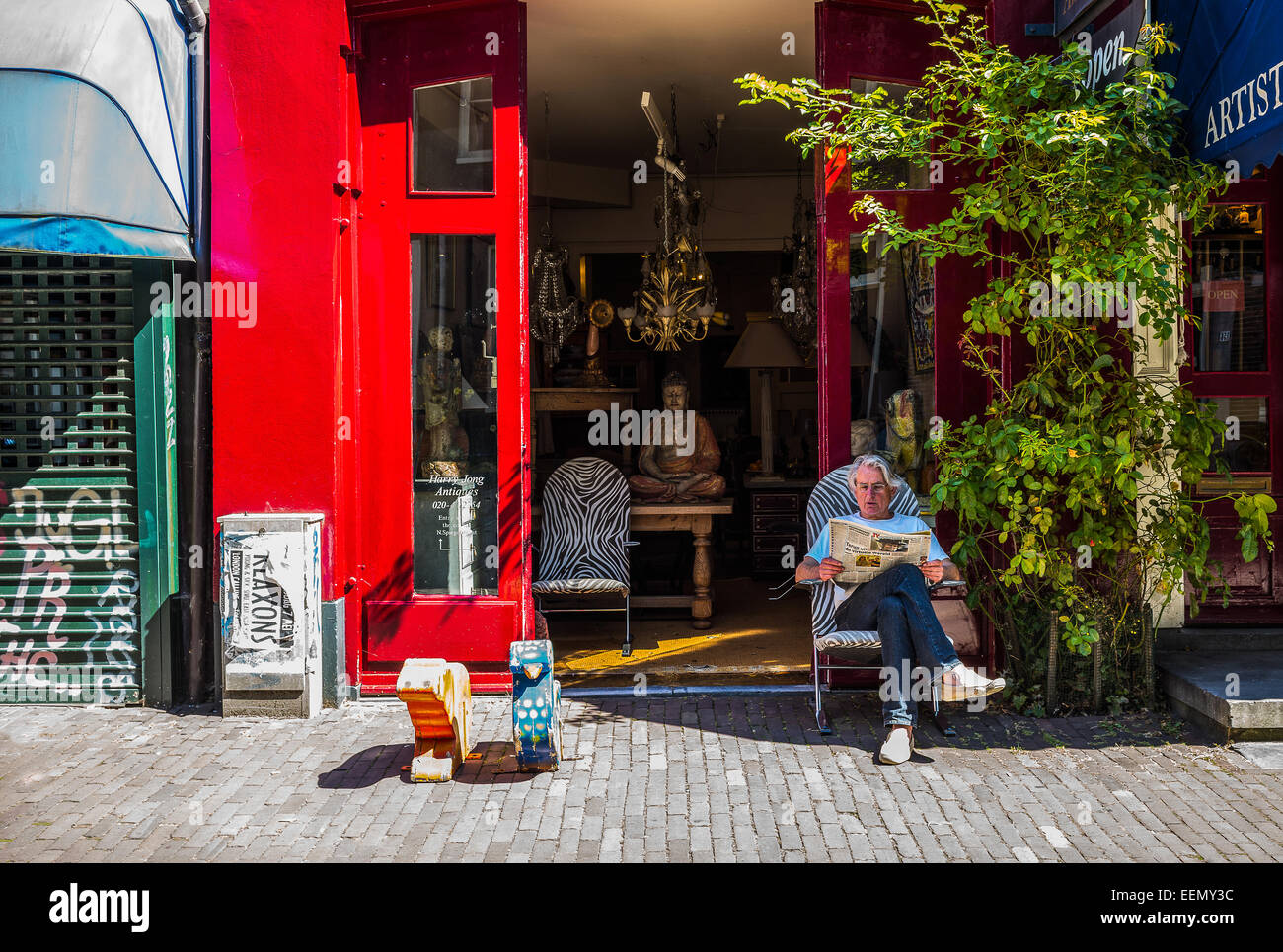 Amsterdam, people and art shops in Spiegelkwartier Stock Photo