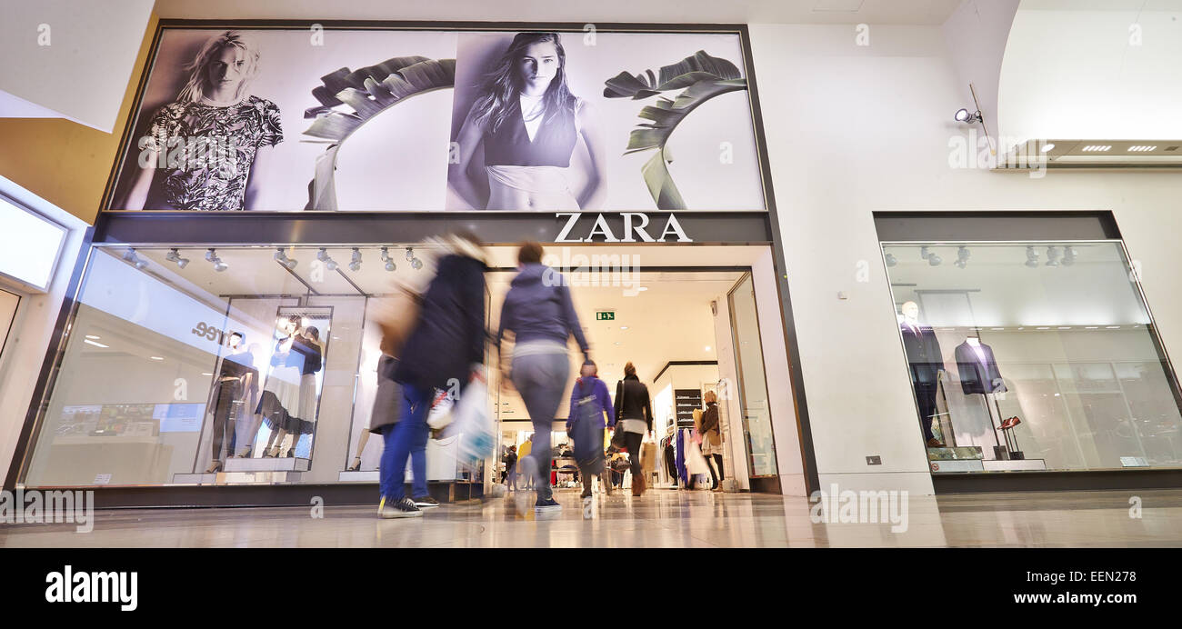 General view of the Zara shop in the Clarendon Centre, Oxford (contains  motion blur Stock Photo - Alamy