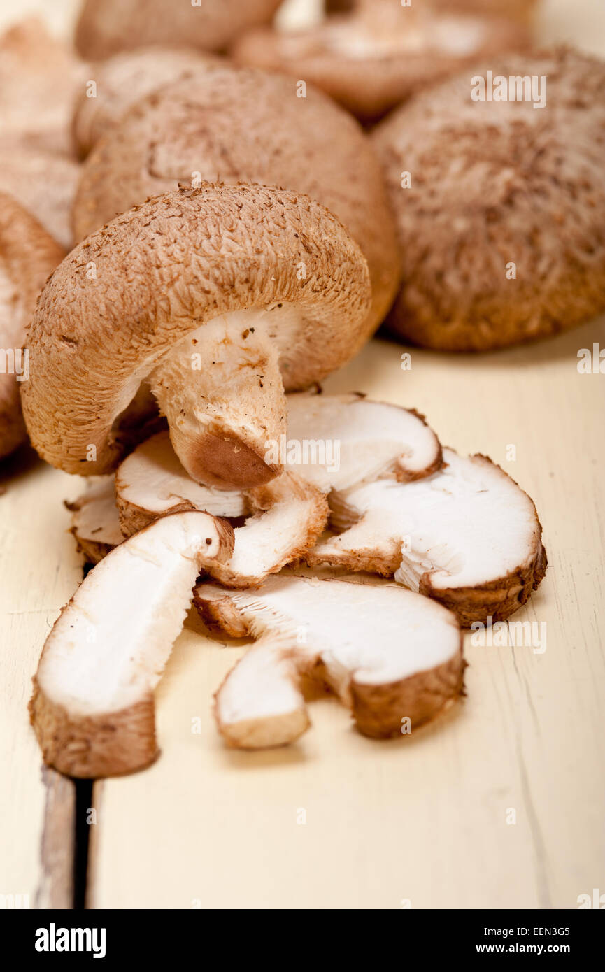 fresh shiitake mushrooms on a rustic wood table Stock Photo - Alamy