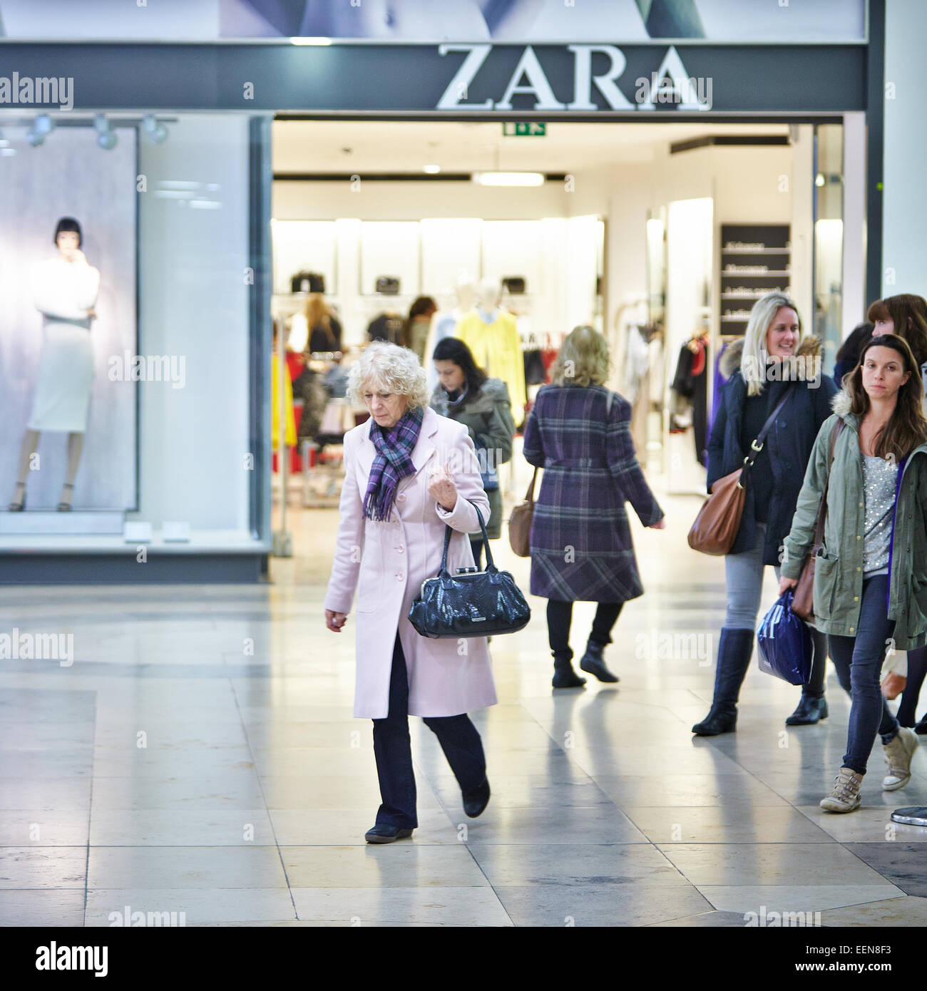 Branch of the Zara fashion store in the Clarendon Centre, Oxford Stock  Photo - Alamy