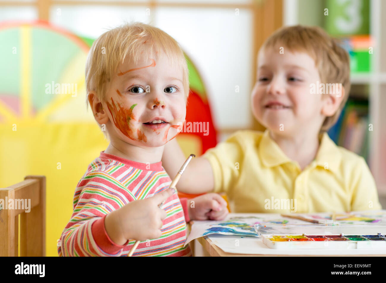 Children painting hi-res stock photography and images - Alamy