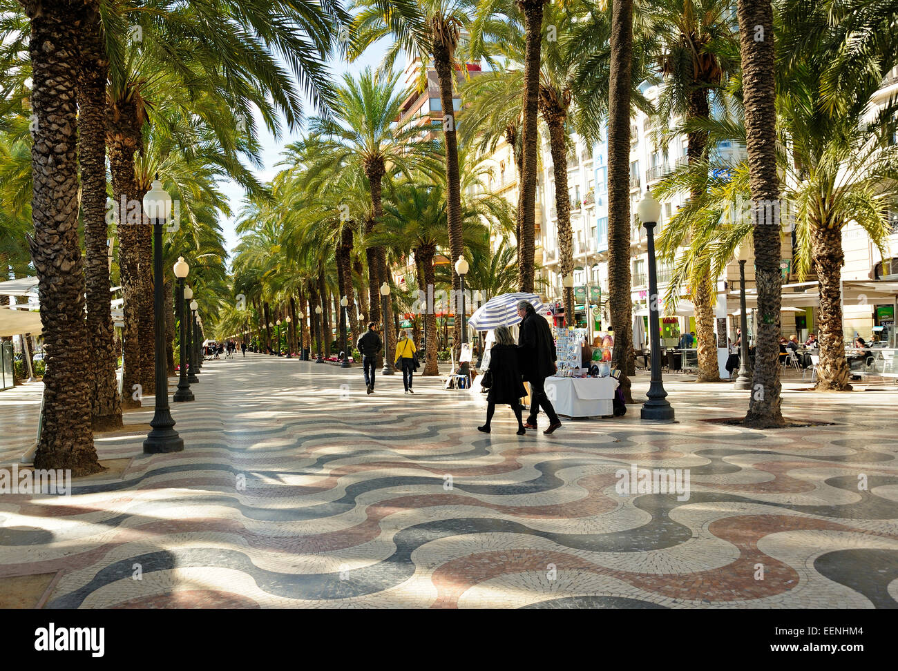 ALICANTE BEACH FRONT PROMENADE Explanada de España en Alicante Stock ...