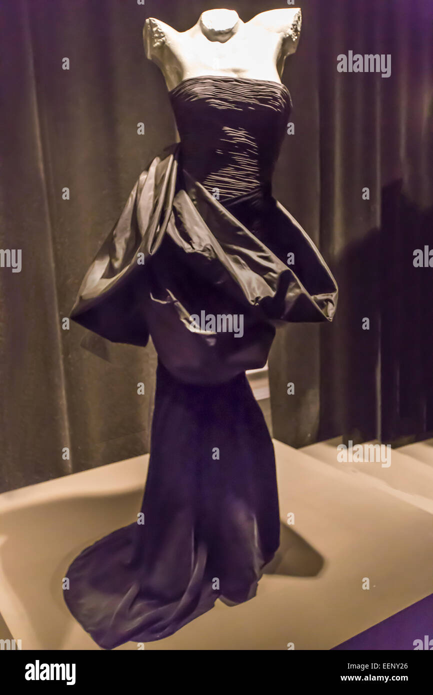 Theater in Fashion” exhibition,a 