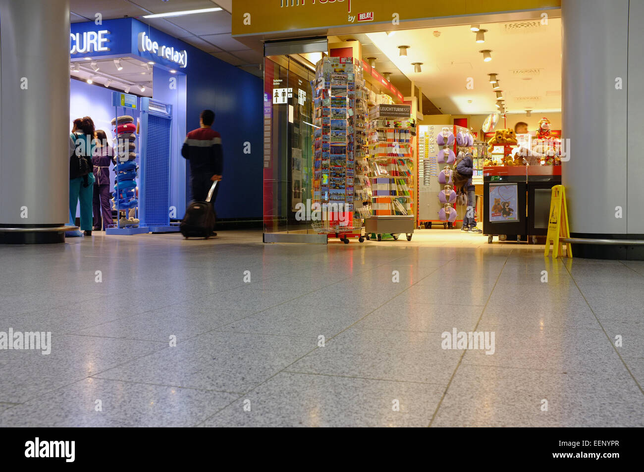 Inside frankfurt airport hi-res stock photography and images - Alamy