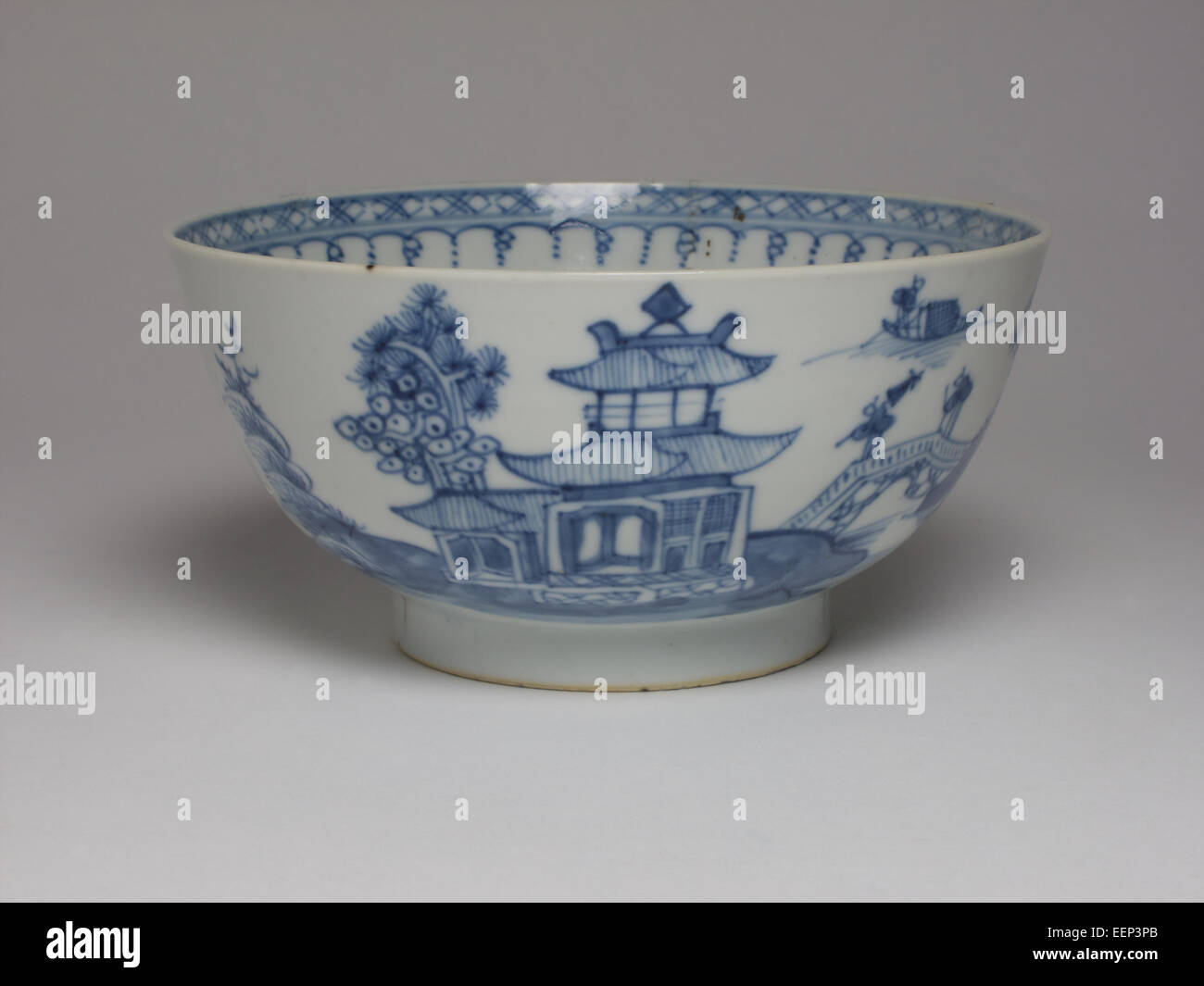 Antique 18/19th century Chinese blue and white porcelain bowl, painted