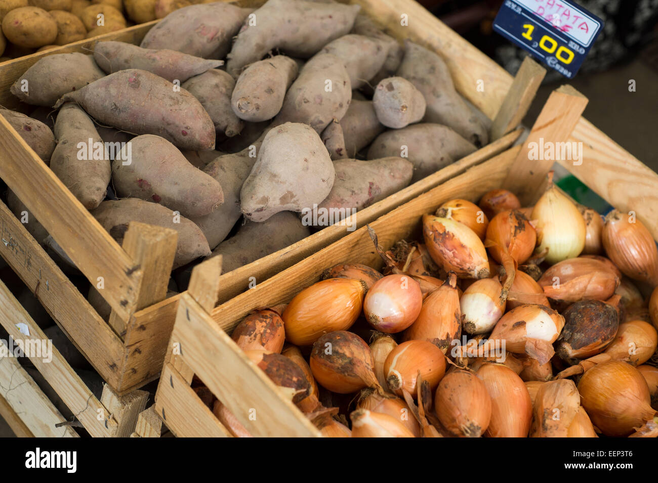 wooden crates of potatoes & onions at a market Stock Photo Alamy