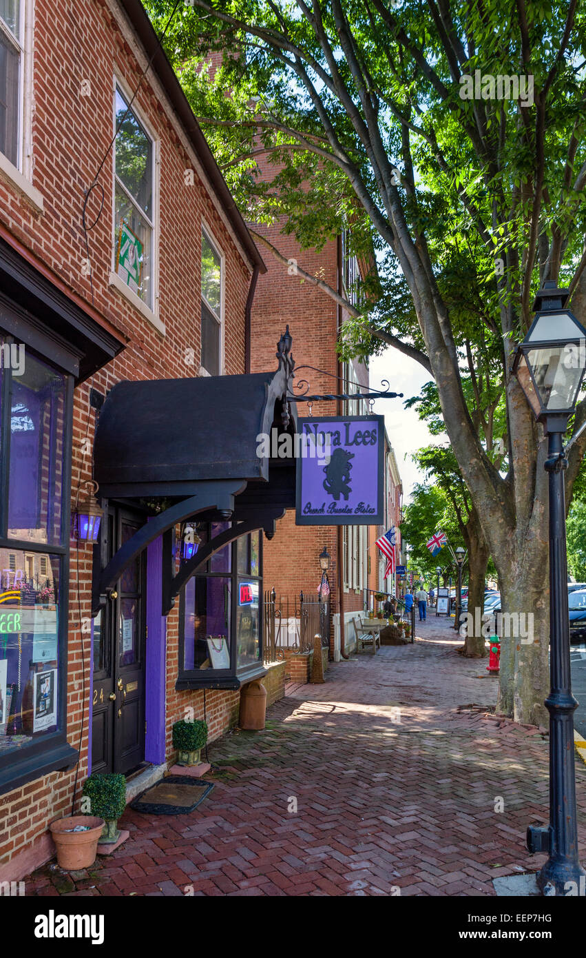 Nora Lees French Quarter Bistro on Delaware Street in the historic old town, New Castle, Delaware, USA Stock Photo
