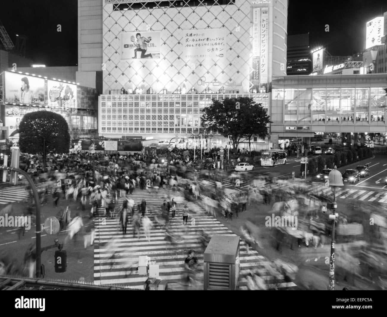 Black and white picture of Shibuya crossing crowd moving Stock Photo