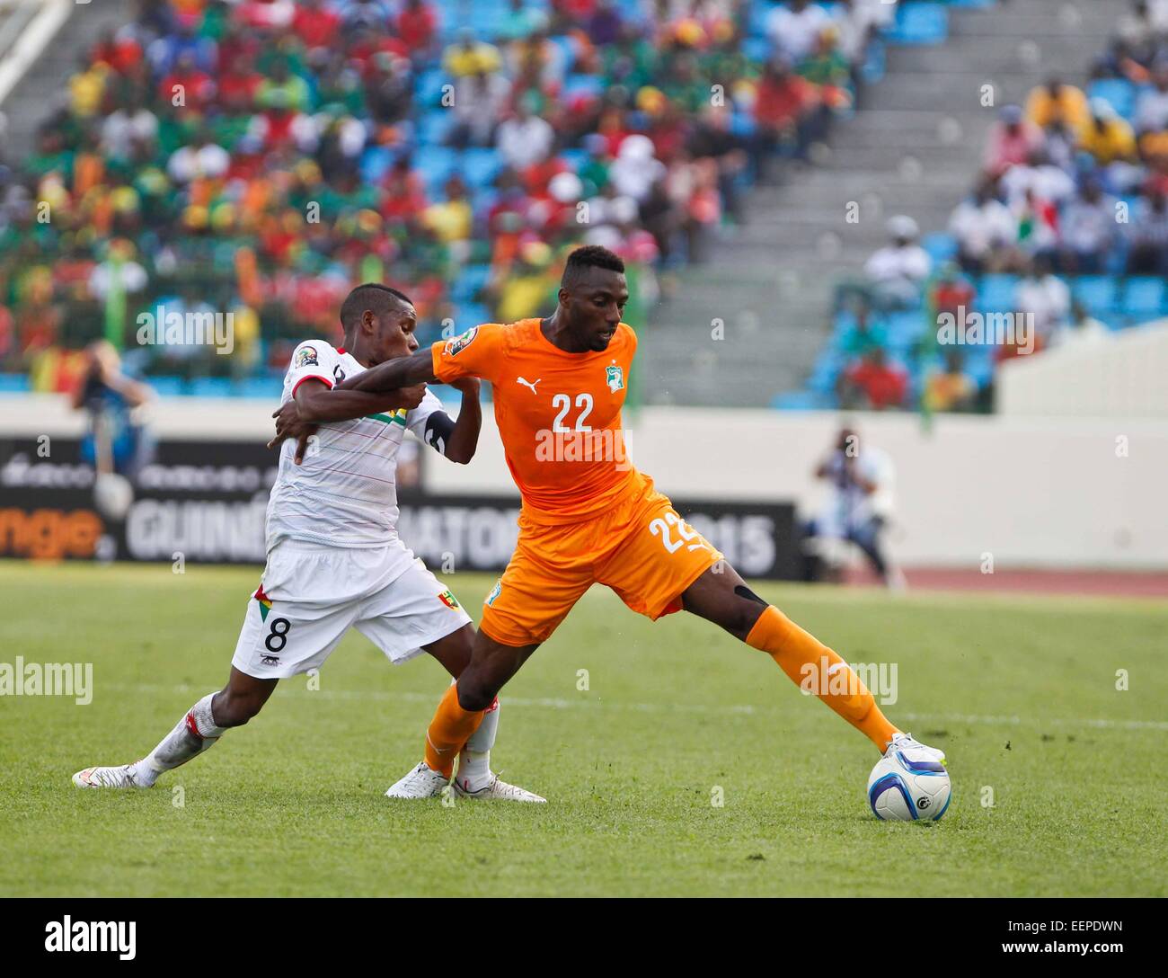 Malabo, Equatorial Guinea. 20th Jan, 2015. Guinea's Ibrahima Traore (L) vies with Serge Wilfried