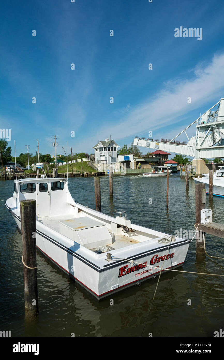 Maryland, Eastern Shore, Tilghman Island, Knapps Narrows, fishing boat