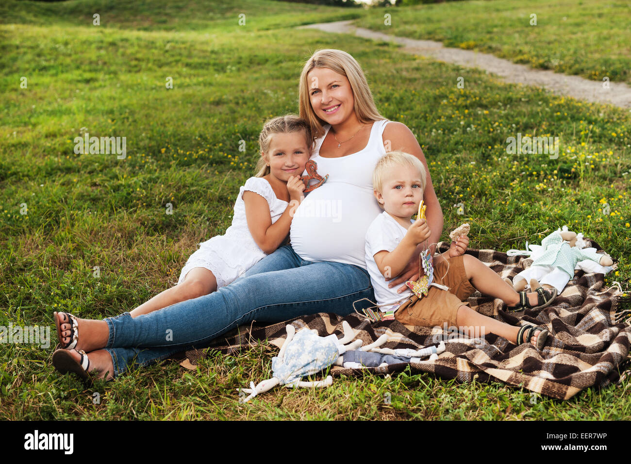 дети карма родителей картинки. девушка третий ребенок. многодетная мама. дети разных возрастов. многодетная мама.