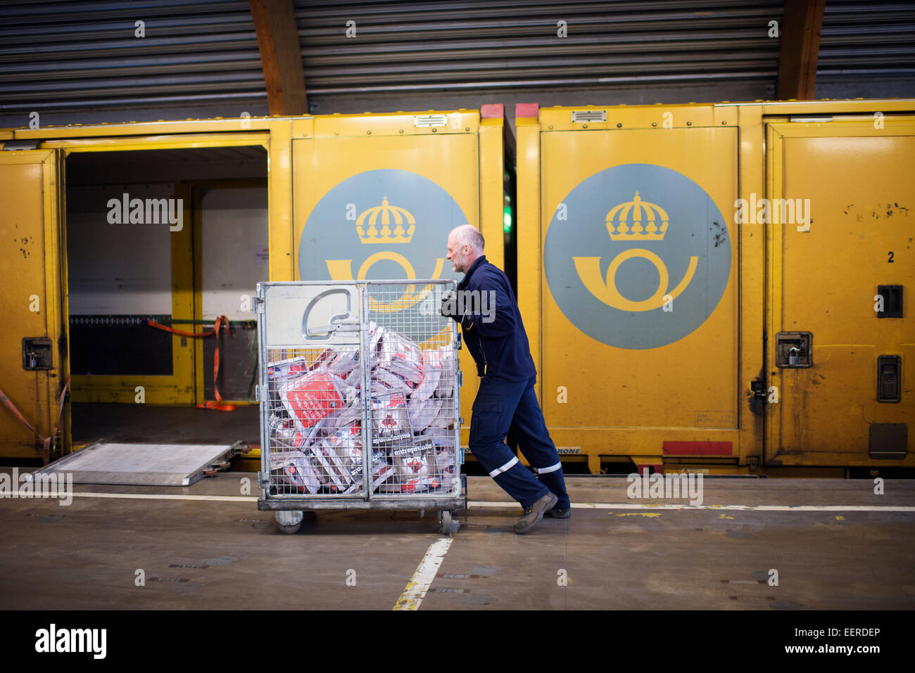 Letter sorting wagon hi-res stock photography and images - Alamy