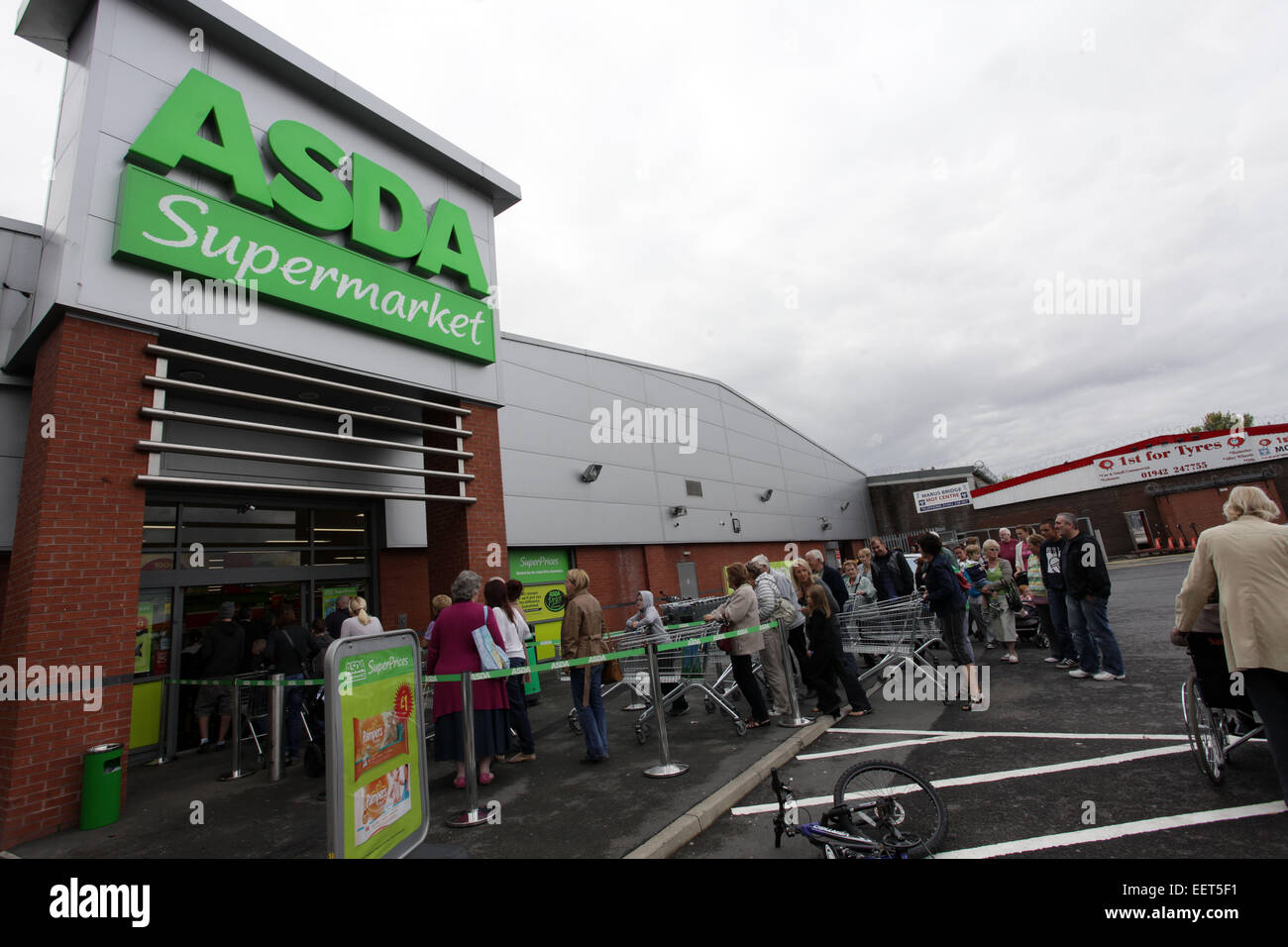Asda opening hires stock photography and images Alamy