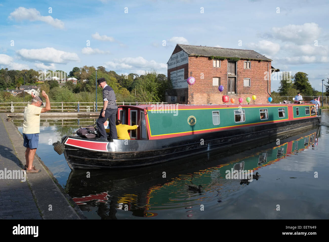 A narrowboat approaching the end of the Ellesmere Branch of the Llangollen Canal. Ellesmere, Shropshire, England. Stock Photo
