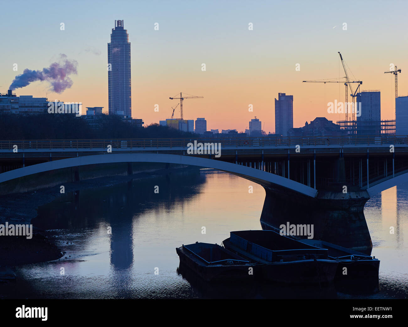 Battersea Railway Bridge and St George Wharf Tower at dawn, London, England Stock Photo