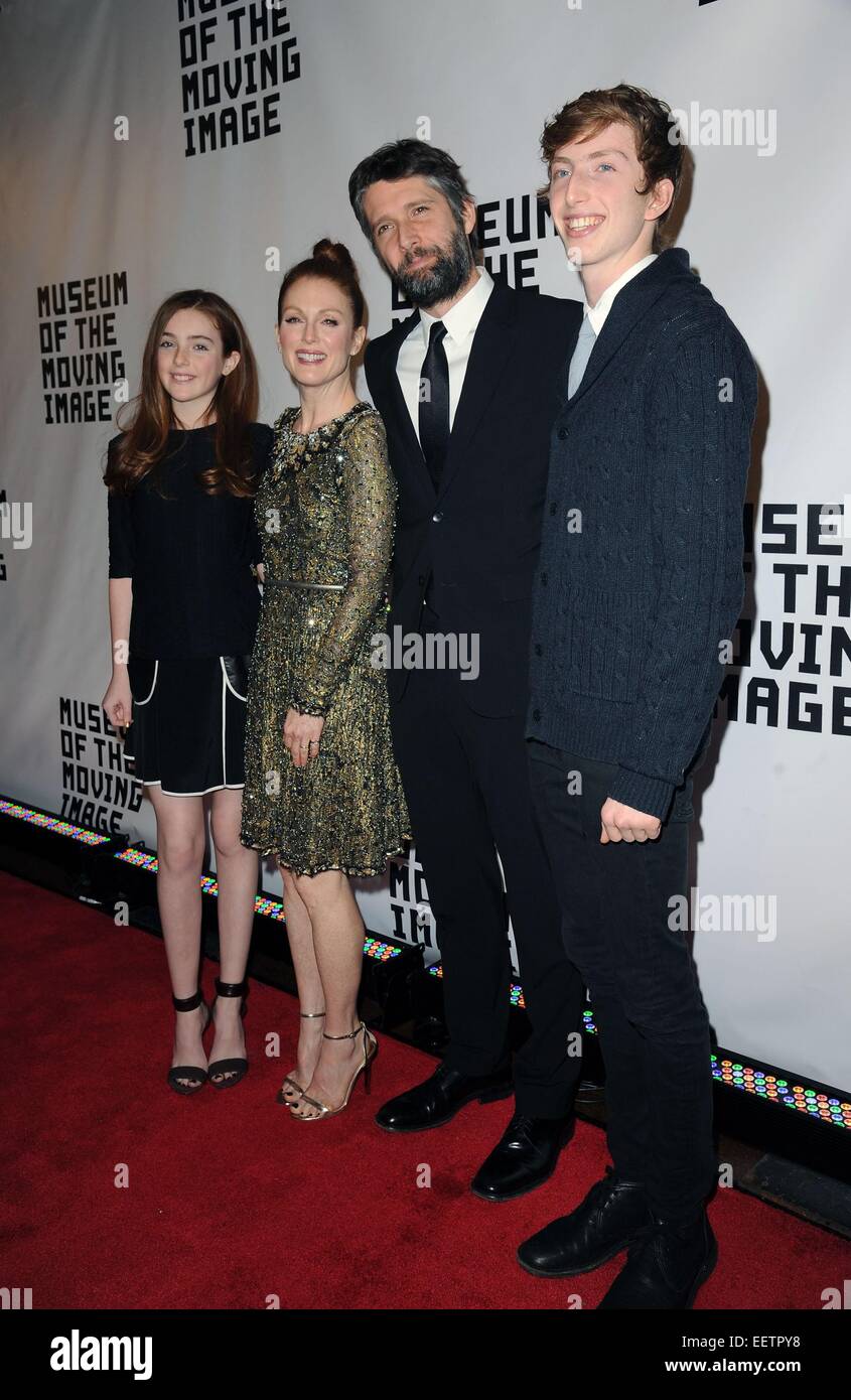 New York, NY, USA. 20th Jan, 2015. Liv Freundlich, Julianne Moore, Bart Freundlich, Caleb Freundlich at arrivals for Museum Of The Moving Image 29th Annual Black-Tie Salute to Julianne Moore, 583 Park Avenue, New York, NY January 20, 2015. © Kristin Callahan/Everett Collection/Alamy Live News Stock Photo