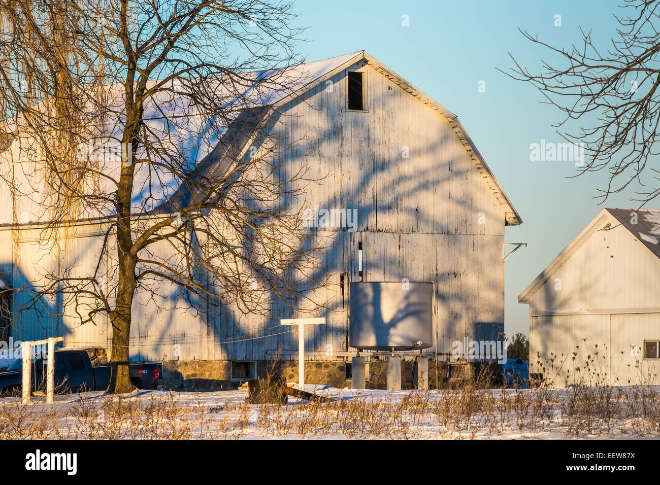 Amish barn hires stock photography and images Alamy