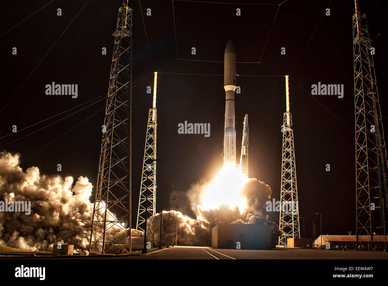 A United Launch Alliance Atlas V rocket carrying the third Mobile User Objective System satellite for the U.S. Navy lifts off January 20, 2015 in Cape Canaveral, Florida. Stock Photo