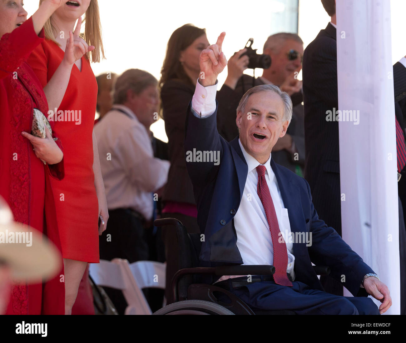 New Texas Gov. Greg Abbott enjoys inaugural parade with his family in ...