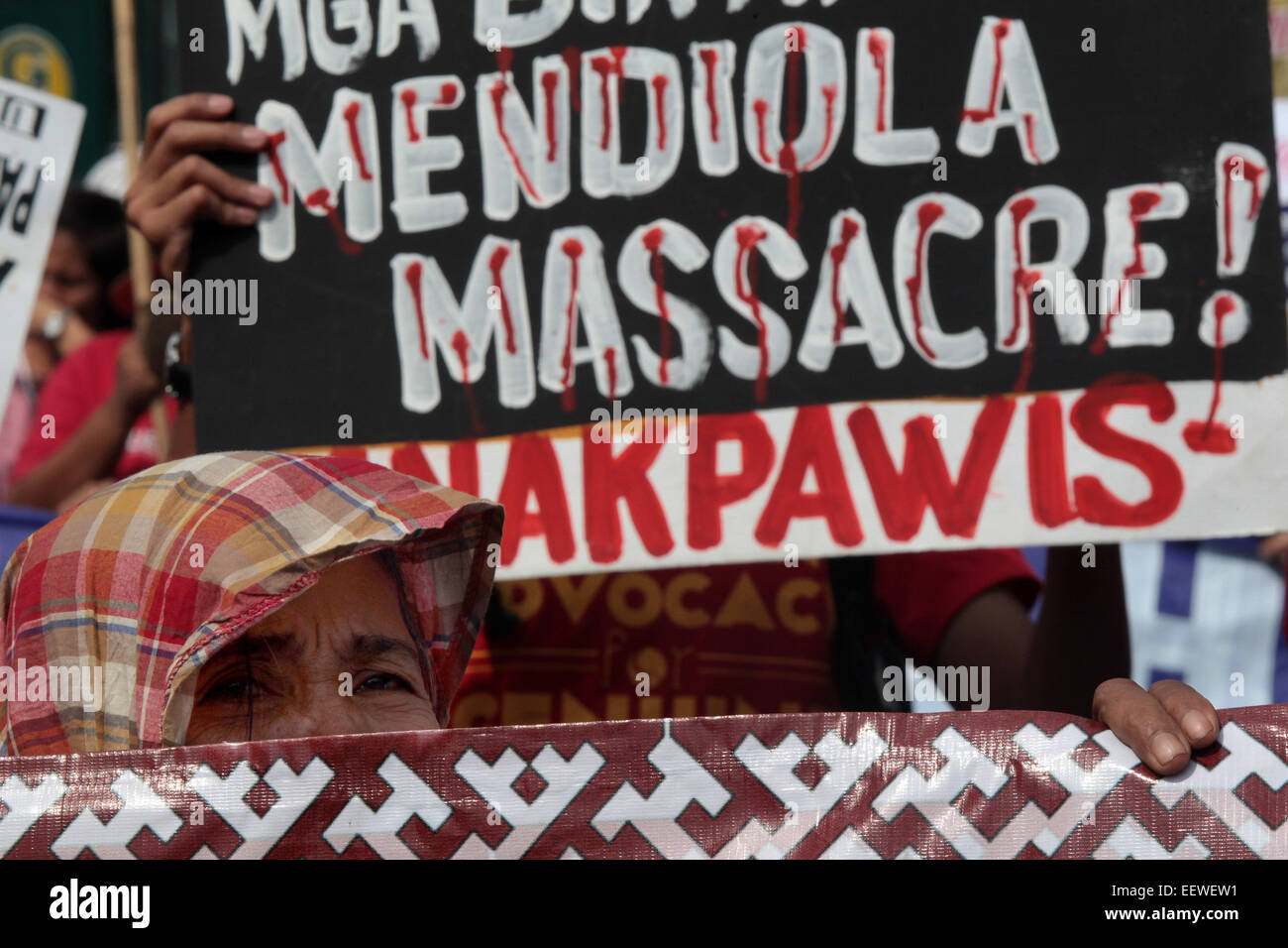 Manila, Philippines. 22nd Jan, 2015. Farmers hold placards during a protest rally commemorating the Mendiola Massacre anniversary near the Malacanan Palace in Manila, the Philippines, Jan. 22, 2015. The farmers called for land reform and demanded justice for the 13 farmers who were killed 28 years ago. © Rouelle Umali/Xinhua/Alamy Live News Stock Photo