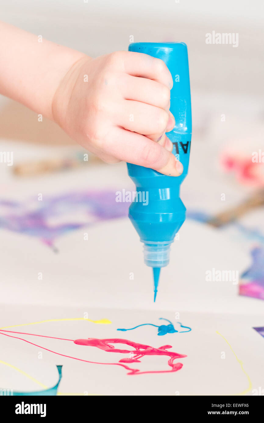 Hands create painting hi-res stock photography and images - Alamy