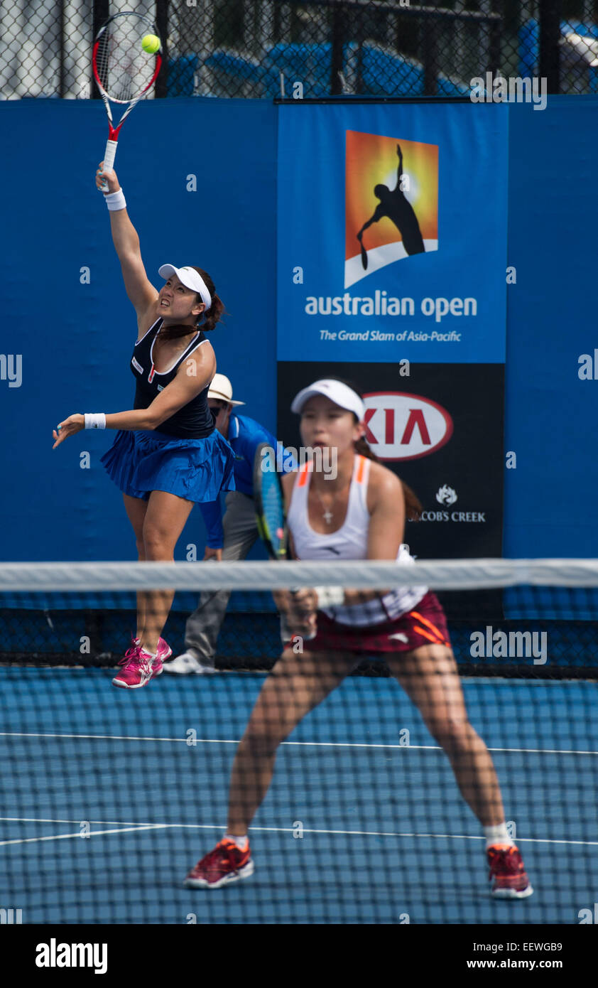 (150122) -- MELBOURNE, Jan. 22, 2015 (Xinhua) -- Zheng Jie (Front) of China and Yung-Jan Chan of Chinese Taipei compete during their women's doubles first round match against Klara Koukalova of the Czech Republic and Stefanie Voegele of Switzerland at the Australian Open tennis tournament in Melbourne, Australia, Jan. 22, 2015. Zheng Jie and Yung-Jan Chan won 2-0. (Xinhua/Bai Xue) Stock Photo