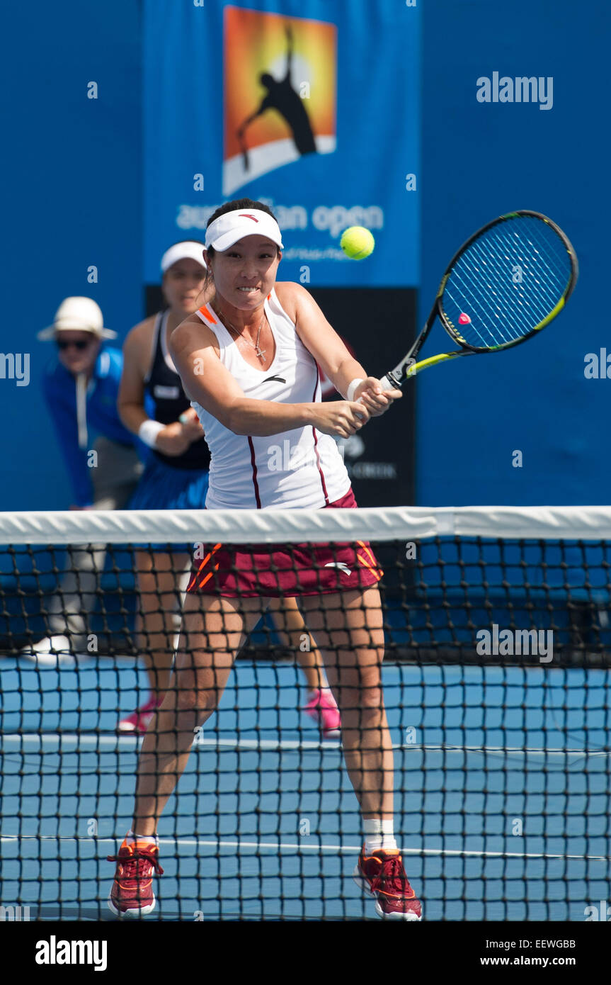 (150122) -- MELBOURNE, Jan. 22, 2015 (Xinhua) -- Zheng Jie (Front) of China and Yung-Jan Chan of Chinese Taipei compete during their women's doubles first round match against Klara Koukalova of the Czech Republic and Stefanie Voegele of Switzerland at the Australian Open tennis tournament in Melbourne, Australia, Jan. 22, 2015. Zheng Jie and Yung-Jan Chan won 2-0. (Xinhua/Bai Xue) Stock Photo