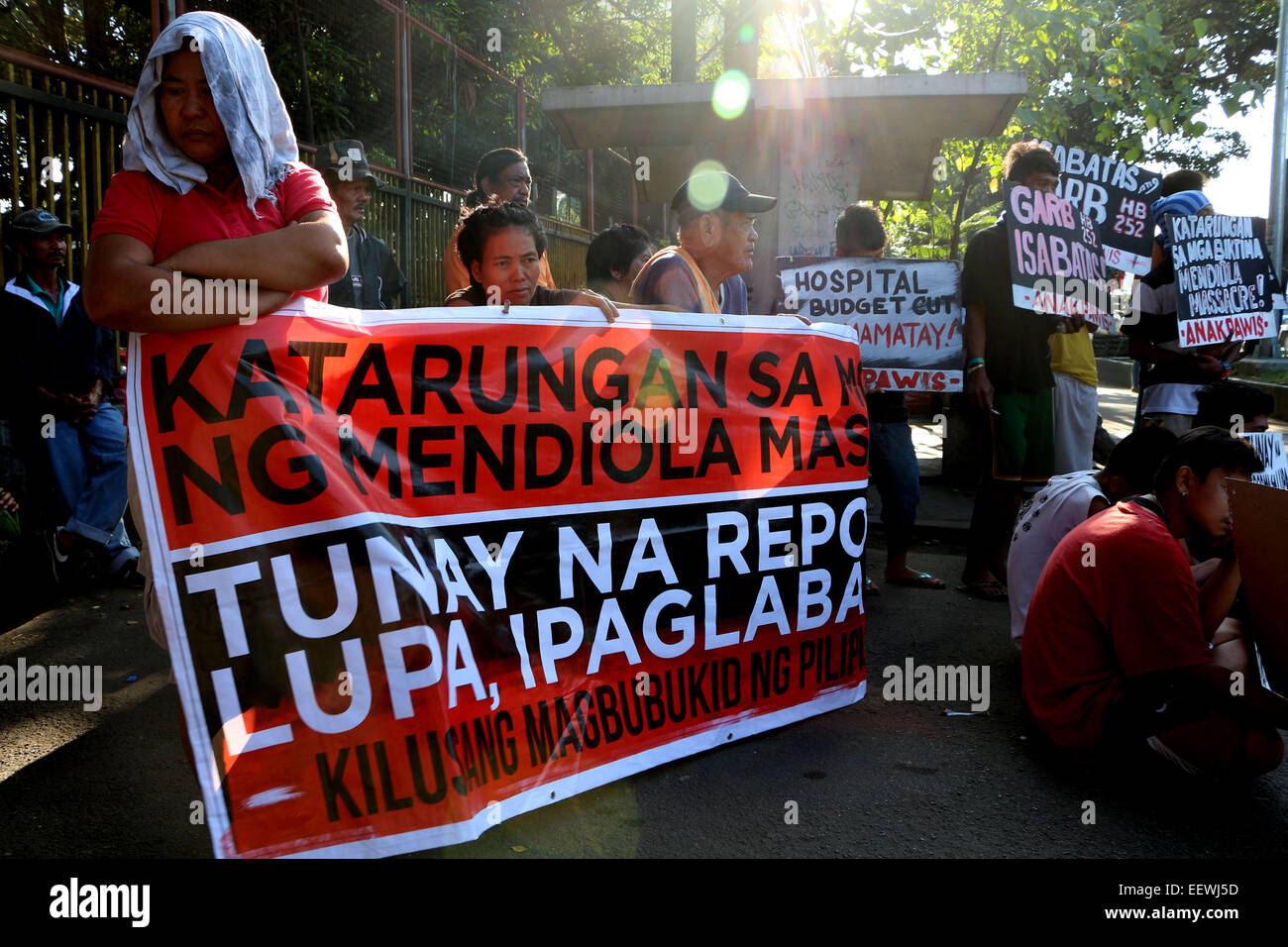 Peasant groups protest in front of Department of Agrarian (DAR) in Quezon City lead by Kilusang Magbubukid ng Pilipinas (KMP) to commemorate the 28th Anniversary of Mendiola Massacre, calling for 13 farmers victims' justice that happened under the administration of late President Corazon Aquino. © Gregorio B. Dantes Jr./Pacific Press/Alamy Live News Stock Photo