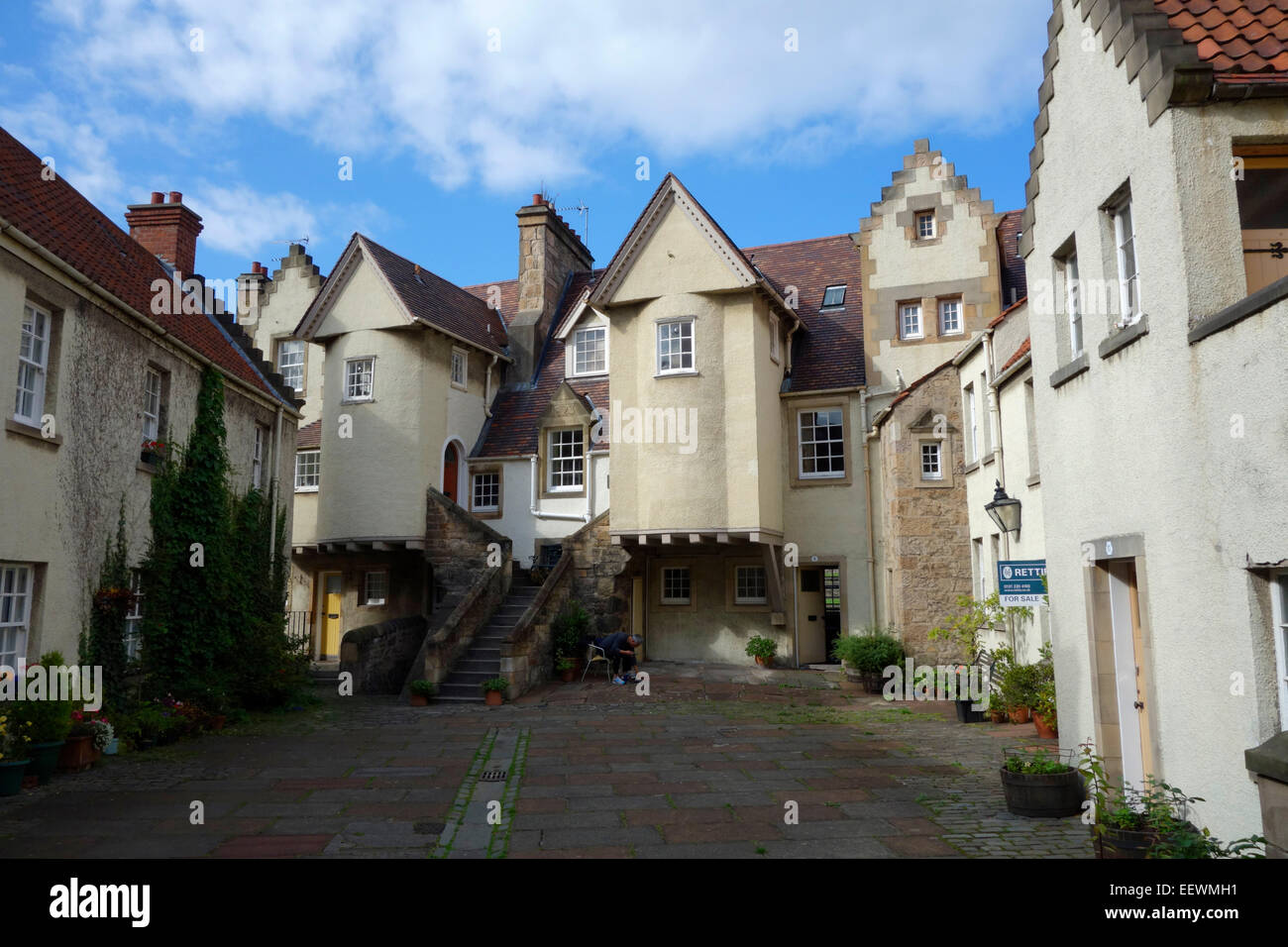 Historical buildings in White Horse Close, Edinburgh Stock Photo Alamy