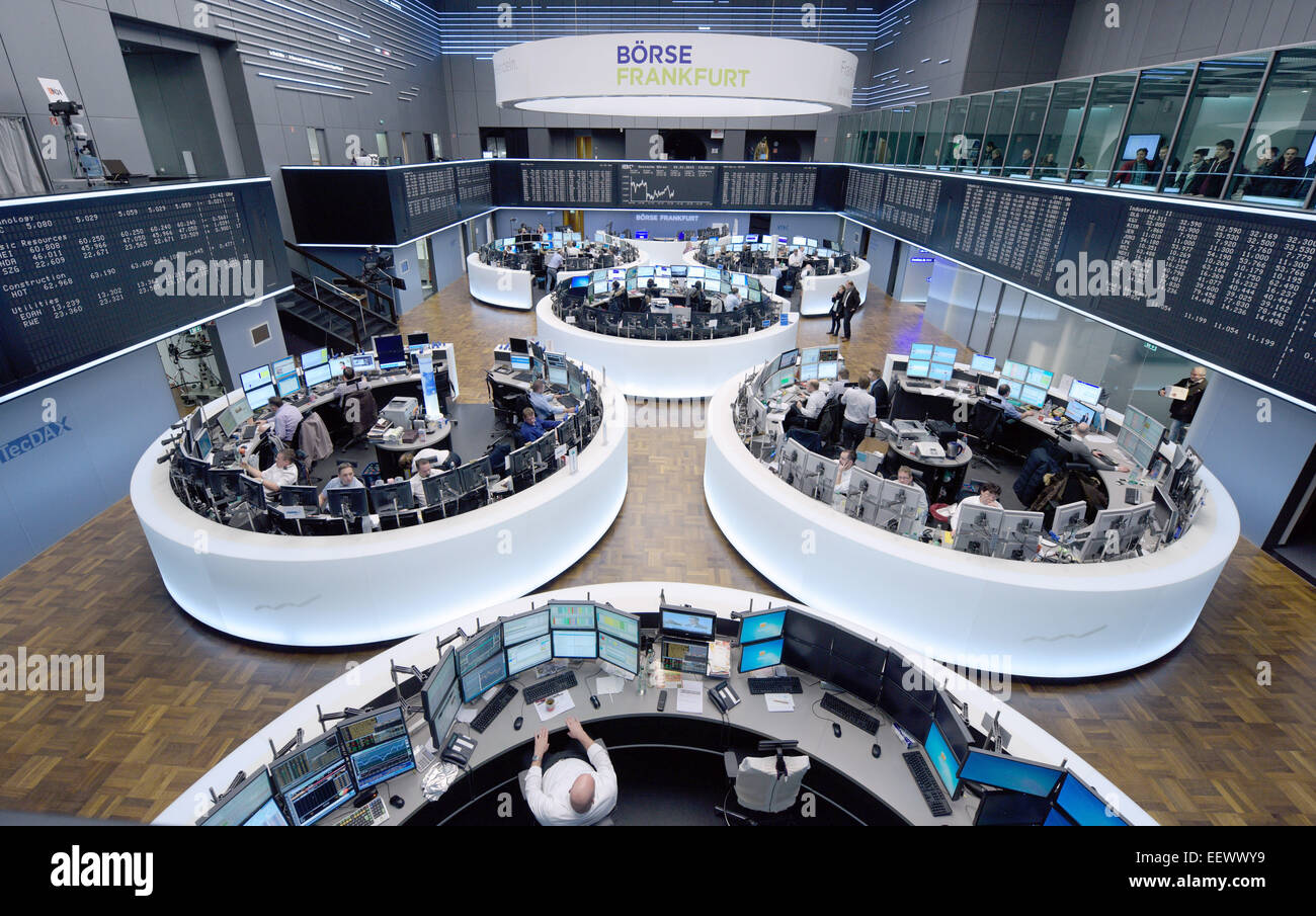 Stockbrokers work on the trading floor at the German stock exchange in Frankfurt/Main, Germany, 22 January 2015. PHOTO: BORIS ROESSLER/dpa Stock Photo