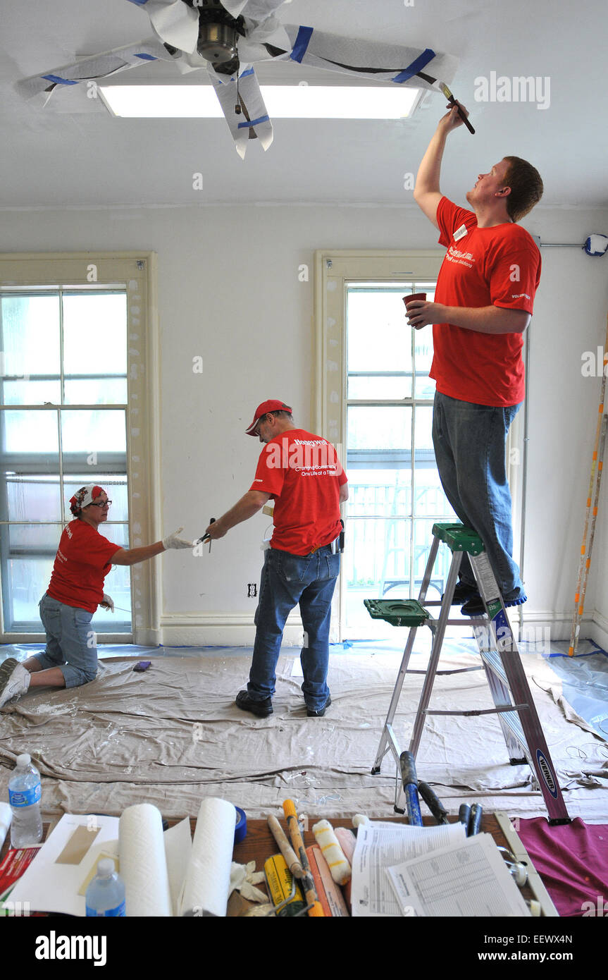 Helping homeless shelter hires stock photography and images Alamy