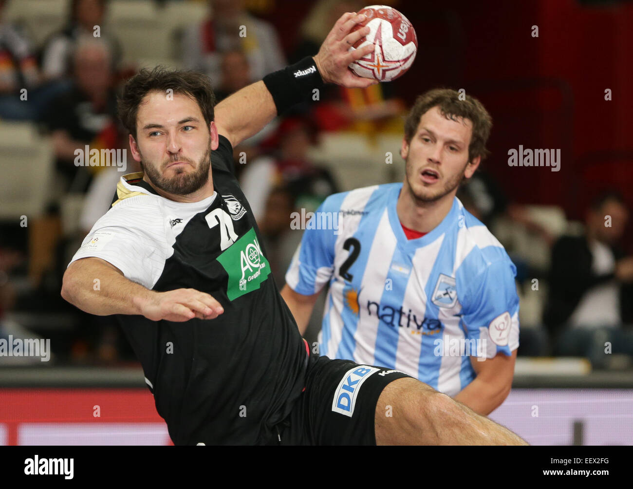 Germany's Michael Mueller (l) throws in front of Argentina's Federico Fernandez during the the men's Handball World Championship 2015 Group D match between Germany and Argentina at the Lusail Multipurpose Hall in Lusail outside Doha, Qatar, 22 January 2015. Photo: Axel Heimken/dpa Stock Photo
