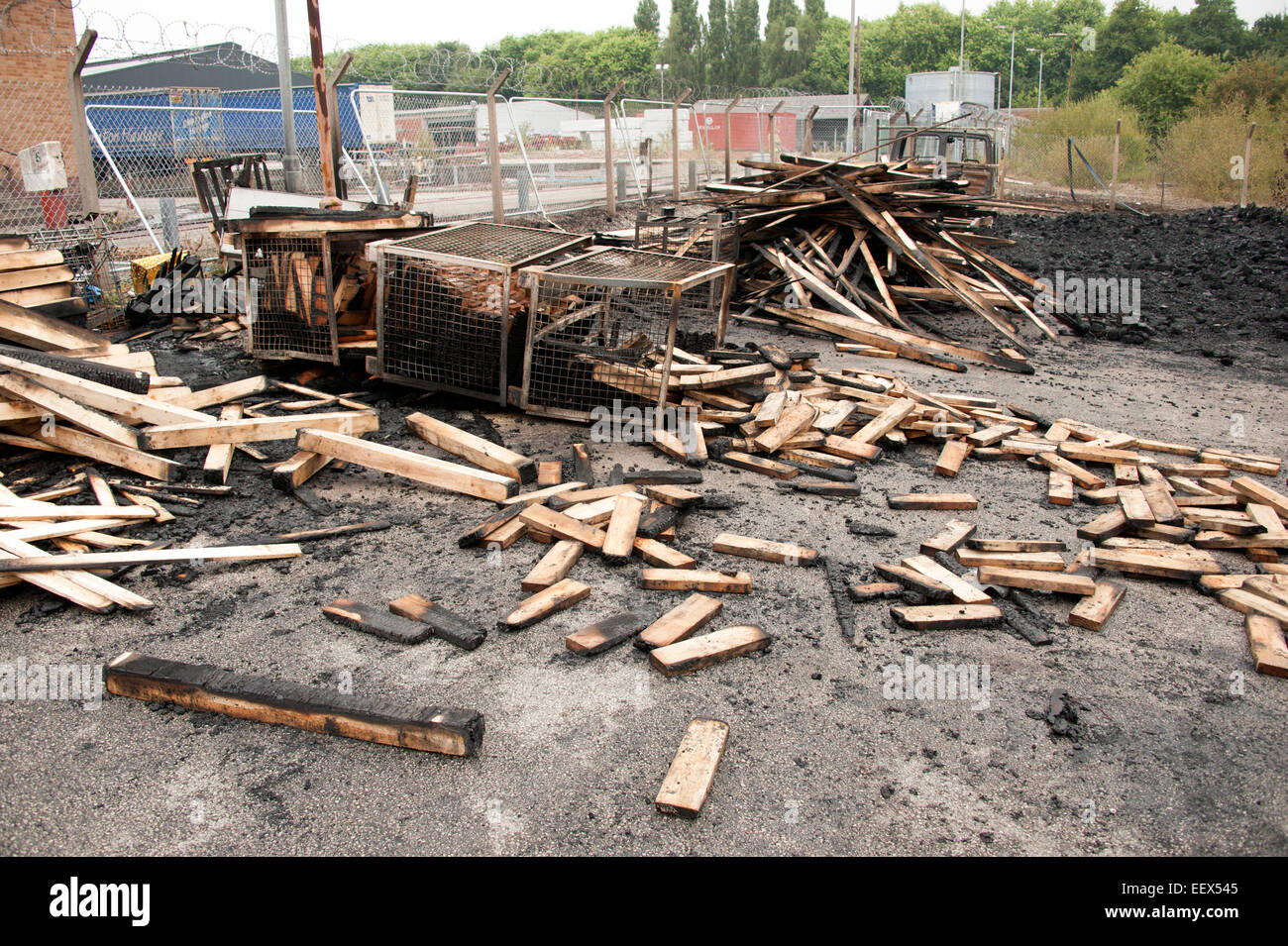 Pallet of fire wood hires stock photography and images Alamy