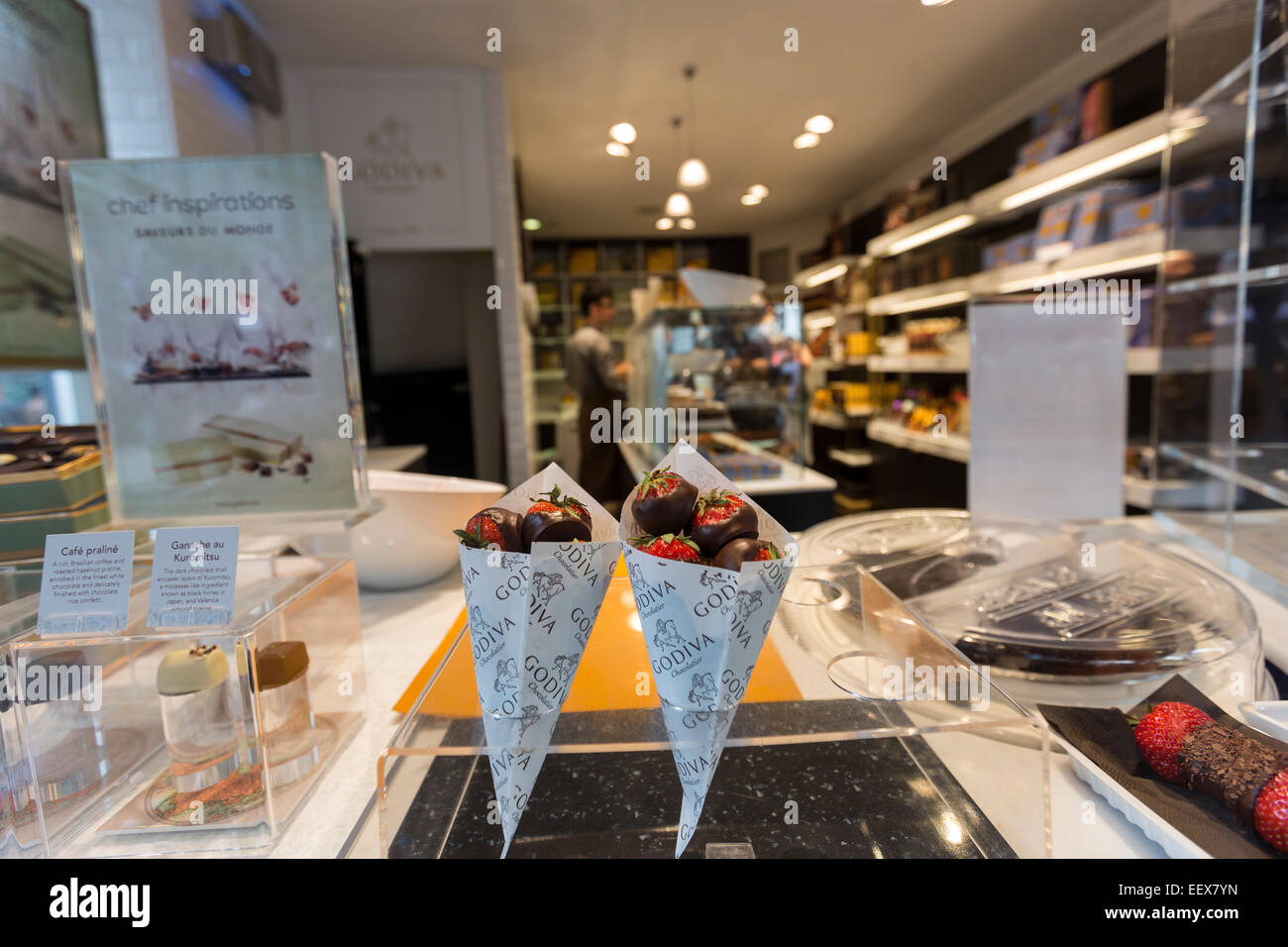 Godiva Chocolate parlor / retail store in Ronald Regan Washington National  Airport Stock Photo - Alamy